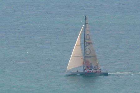 Maximus on her way to the Round the Island record